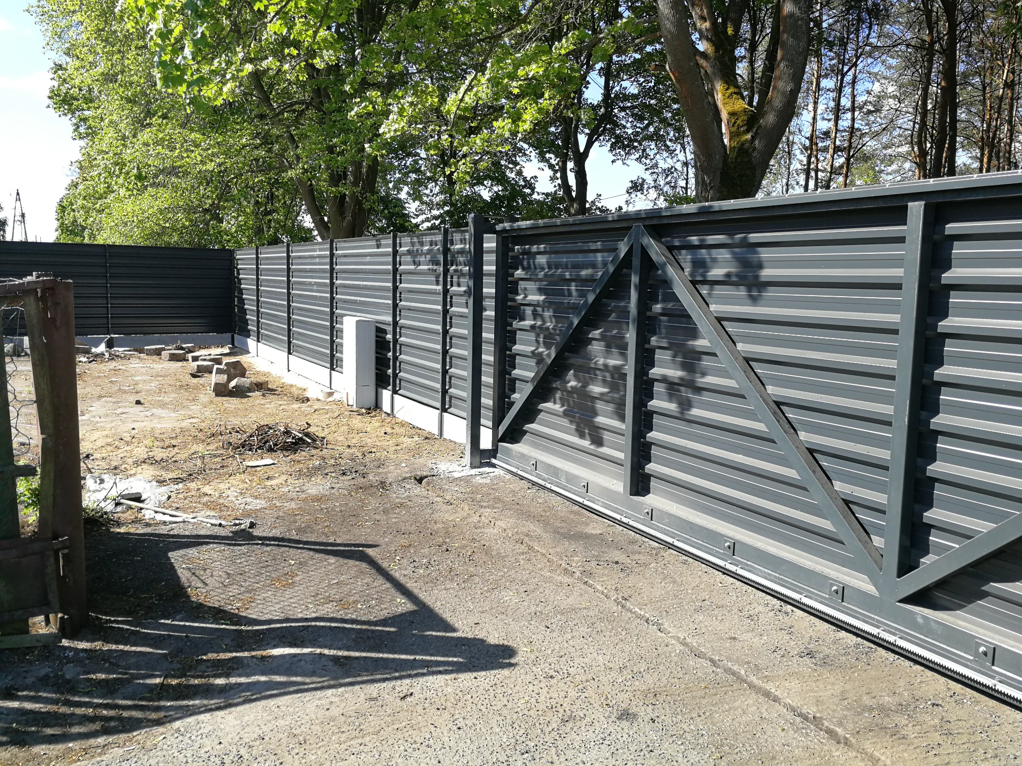 Brama przesuwna z panelami - realizacja Gorzów