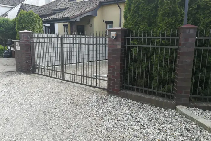 Metaloplastyka – element ogrodzenia wykonany na zamówienie